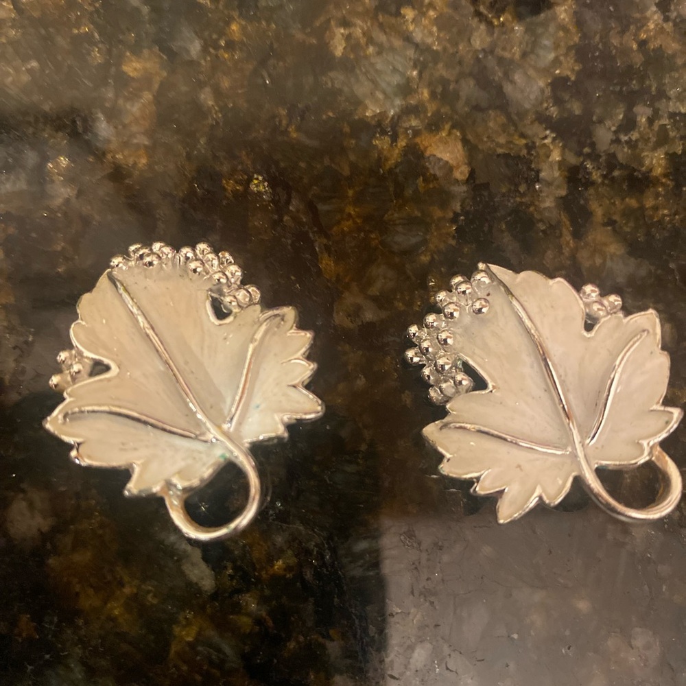 Sarah Coventry Grape Leafs Earrings Clip On Vintage